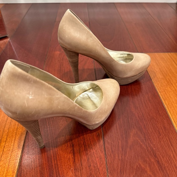 Guess High Heels, Platform Beige pump size 6.5 - Picture 3 of 5